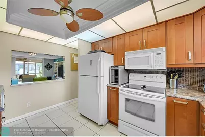 9841  Sunrise Lakes Blvd, Unit #105, Sunrise, FL 33322 - Photo 8