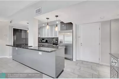 330 SE 20 Ave, Unit #205, Deerfield Beach, FL 33441 - Photo 8
