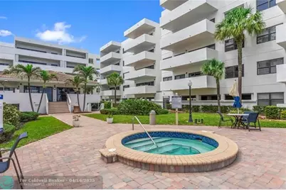 330 SE 20 Ave, Unit #205, Deerfield Beach, FL 33441 - Photo 4