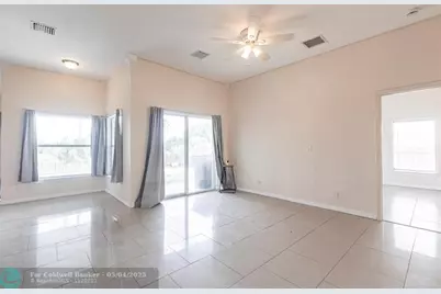 906 E 10th St, Lehigh Acres, FL 33972 - Photo 8