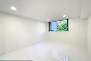 20329 W Country Club Dr, Miami, FL 33180 - Photo 12