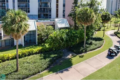 20329 W Country Club Dr, Unit #10, Miami, FL 33180 - Photo 2