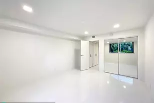 20329 W Country Club Dr, Miami, FL 33180 - Photo 14