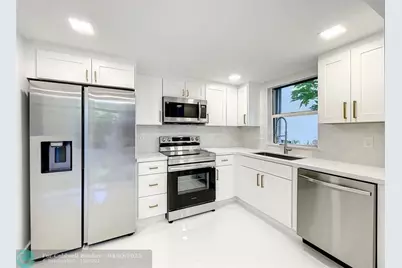 20329 W Country Club Dr, Unit #10, Miami, FL 33180 - Photo 6