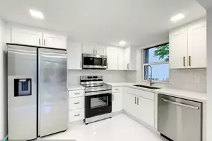 20329 W Country Club Dr, Miami, FL 33180 - Photo 6