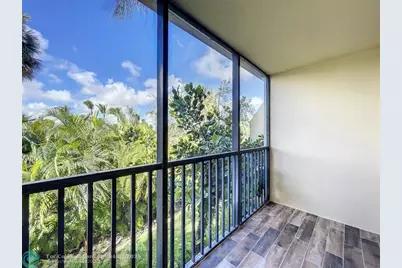 20329 W Country Club Dr, Unit #10, Miami, FL 33180 - Photo 30