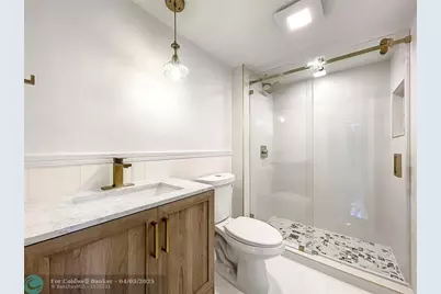 20329 W Country Club Dr, Unit #10, Miami, FL 33180 - Photo 16