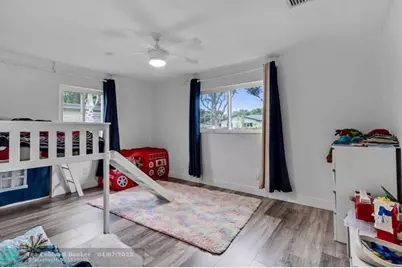 315 S 57th Ave, Hollywood, FL 33023 - Photo 6