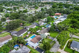 315 S 57th Ave, Hollywood, FL 33023 - Photo 2