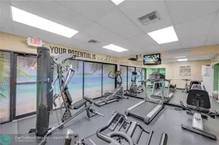 3401 N Country Club Dr, Aventura, FL 33180 - Photo 32