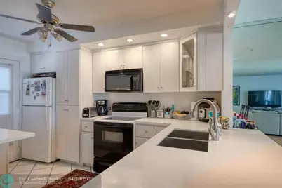 3401 N Country Club Dr, Unit #110, Aventura, FL 33180 - Photo 18