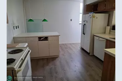 106  Lake Emerald Dr, Unit #315, Oakland Park, FL 33309 - Photo 4