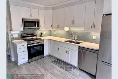 22028  Las Brisas Cir, Boca Raton, FL 33433 - Photo 4