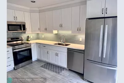 22028  Las Brisas Cir, Boca Raton, FL 33433 - Photo 6