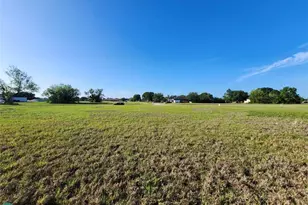 7933 Castile Rd, Sebring, FL 33876 - Photo 4