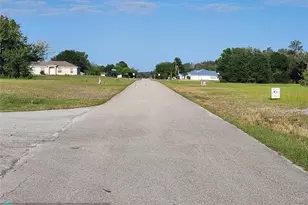 7933 Castile Rd, Sebring, FL 33876 - Photo 6