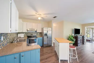 2113 NE 29th Ct, Fort Lauderdale, FL 33306 - Photo 8