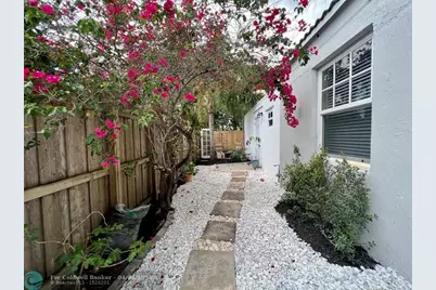 819 SW 9th Ter, Fort Lauderdale, FL 33315 - Photo 16