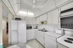 555 NW 4th Ave, Boca Raton, FL 33432 - Photo 6