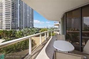 20191 E Country Club Dr, Miami, FL 33180 - Photo 22