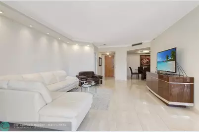 20191 E Country Club Dr, Unit #510, Miami, FL 33180 - Photo 2