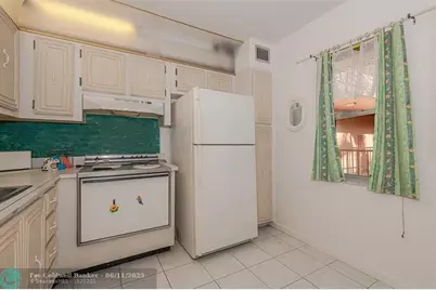 2861  Somerset Dr, Unit #317, Lauderdale Lakes, FL 33311 - Photo 2