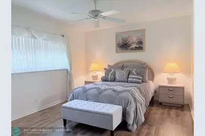 1055  Country Club Dr, Unit #404, Margate, FL 33063 - Photo 12