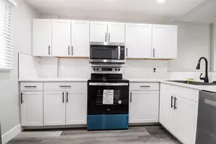 119 Royal Park Dr Unit, Oakland Park, FL 33309 - Photo 2