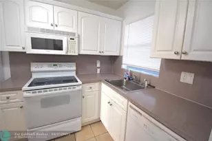 3051 Sunrise Lakes Dr Unit, Sunrise, FL 33322 - Photo 2