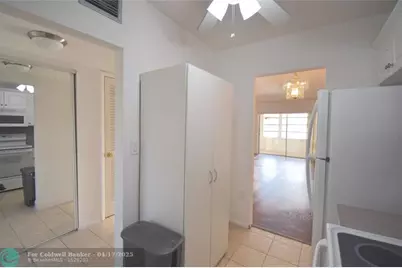 3051  Sunrise Lakes Dr, Unit #311, Sunrise, FL 33322 - Photo 4