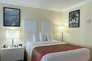 19201 Collins Ave, North Miami Beach, FL 33160 - Photo 6