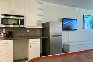 19201 Collins Ave, North Miami Beach, FL 33160 - Photo 8