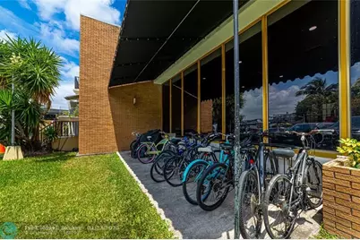 100  Golden Isles Dr, Unit #911, Hallandale Beach, FL 33009 - Photo 8