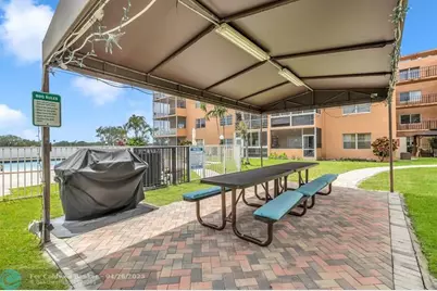 3050  Sunrise Lakes Dr, Unit #307, Sunrise, FL 33322 - Photo 28