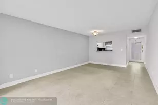 3050 Sunrise Lakes Dr Unit, Sunrise, FL 33322 - Photo 8