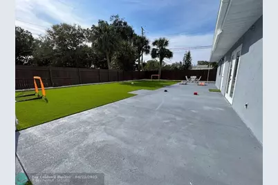 1810  Elizabeth St, Melbourne, FL 32901 - Photo 2