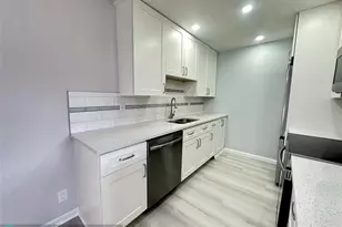 2048 Newport N, Deerfield Beach, FL 33442 - Photo 2