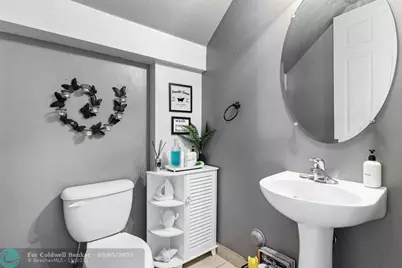 2851 W Prospect Rd, Unit #506, Tamarac, FL 33309 - Photo 8