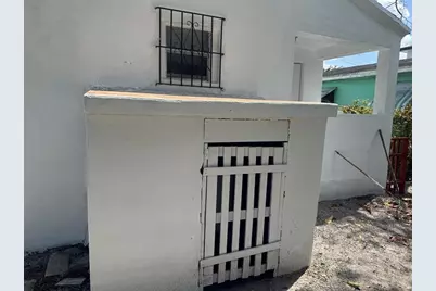 1735 NW 69th St, Miami, FL 33147 - Photo 30