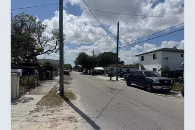 1735 NW 69th St, Miami, FL 33147 - Photo 4