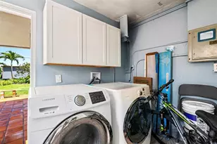 81 NW 37th St, Oakland Park, FL 33309 - Photo 34