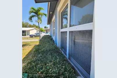1041 NW 23rd Ter, Fort Lauderdale, FL 33311 - Photo 8