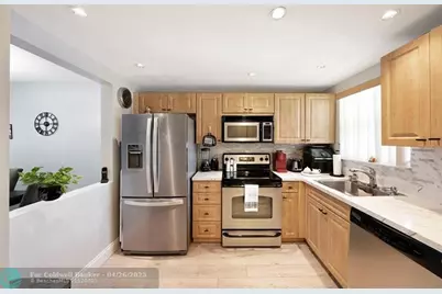 8880  Sunrise Lakes Boulevard, Unit #103, Sunrise, FL 33322 - Photo 4