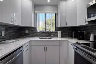 7448 Ashmont Cir, Tamarac, FL 33321 - Photo 8