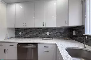 7448 Ashmont Cir, Tamarac, FL 33321 - Photo 10