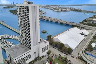 555 NE 15th St Unit #T4(704), Miami, FL 33132 - Photo 24