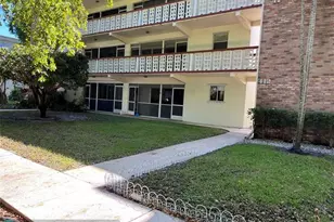 412 S Luna Ct, Hollywood, FL 33021 - Photo 2