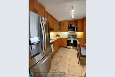 907  Cypress Ter, Unit #104, Pompano Beach, FL 33069 - Photo 2