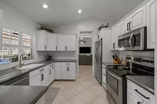 13813 Geranium Pl, Wellington, FL 33414 - Photo 8