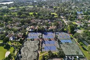 1000 St Charles Pl, Pembroke Pines, FL 33026 - Photo 34